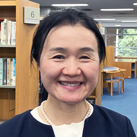 教授 塩崎 美穂