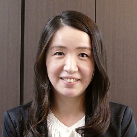 教授 伊賀 由佳 先生