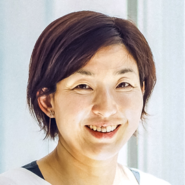 教授 小野 円佳