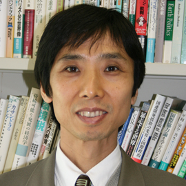 横浜市立大学 国際教養学部 国際教養学科 教授 上村 雄彦 先生