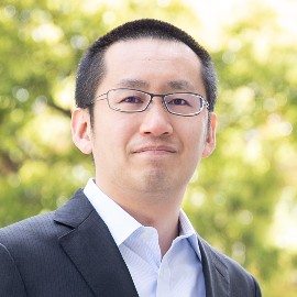 教授 室岡 健志