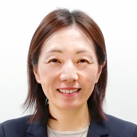 教授 樺山 舞